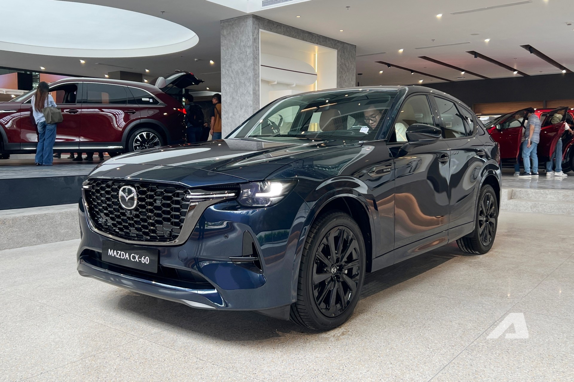 Mazda CX-60 giá 1,699 tỷ đồng tại Việt Nam: Động cơ hybrid tự sạc, có AWD, ngang cỡ GLC, X3 - Ảnh 1.
