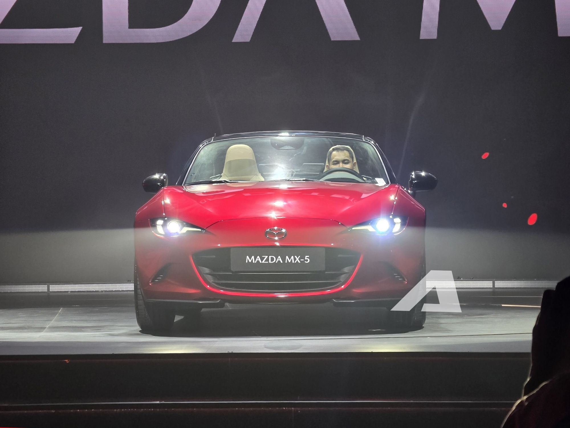 Mazda MX-5 giá 1,339 tỷ đồng, có cả mui mềm và mui cứng cho ‘dân chơi’ Việt - Ảnh 6.