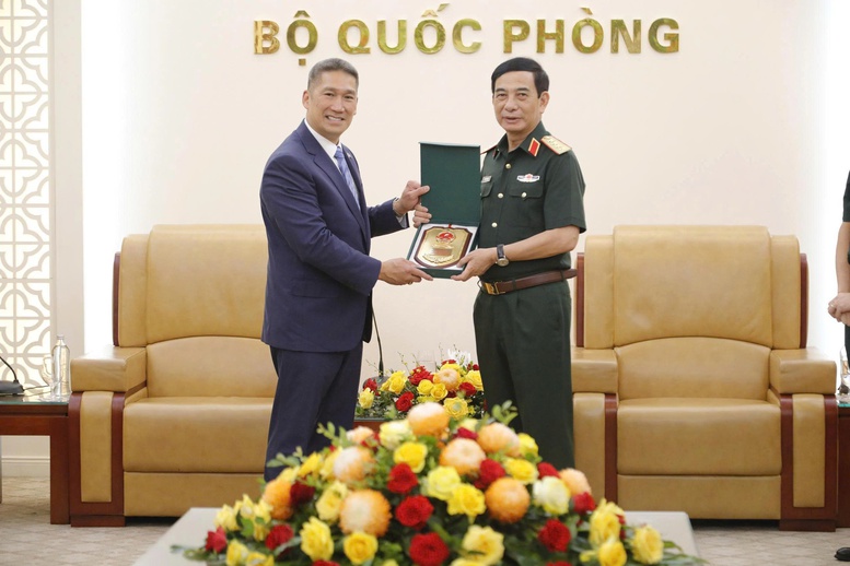 Đại tướng Phan Văn Giang tiếp Quyền Bộ trưởng Bộ Hải qu&acirc;n Hoa Kỳ H&ugrave;ng Cao tại H&agrave; Nội - Ảnh 3.