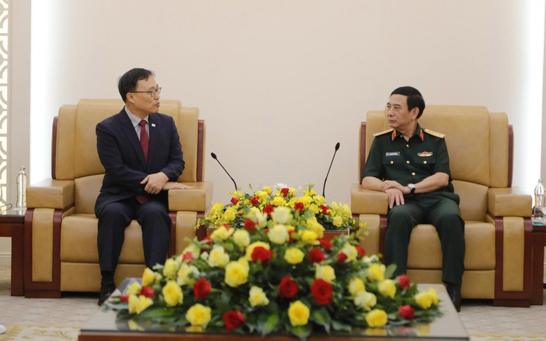 Đại tướng Phan Văn Giang tiếp Quyền Bộ trưởng Bộ Hải qu&acirc;n Hoa Kỳ H&ugrave;ng Cao tại H&agrave; Nội - Ảnh 8.