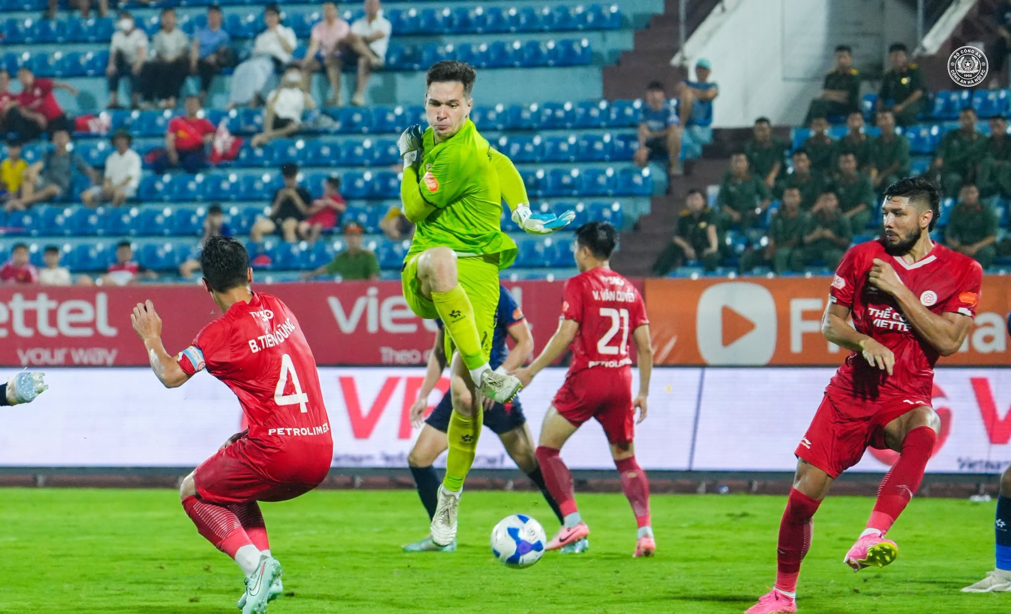 Vắng mặt trong danh s&aacute;ch đội tuyển Việt Nam, nh&agrave; v&ocirc; địch AFF Cup "đăng đ&agrave;n" n&oacute;i thẳng l&yacute; do - Ảnh 1.