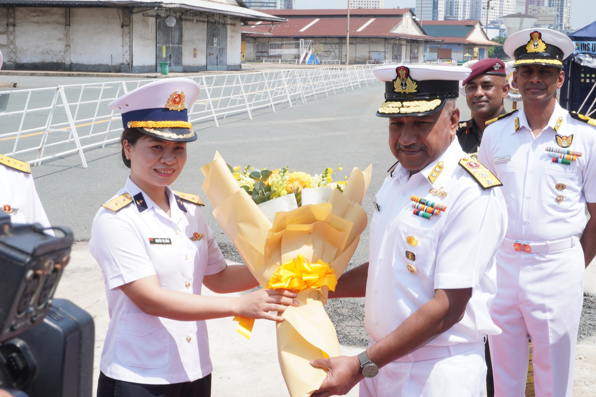 Tàu hộ vệ Ấn Độ INS Udaygiri và tàu săn ngầm INS Kavaratti thăm TPHCM - Ảnh 2. Tàu hộ vệ Ấn Độ INS Udaygiri và tàu săn ngầm INS Kavaratti thăm TPHCM - Ảnh 2.