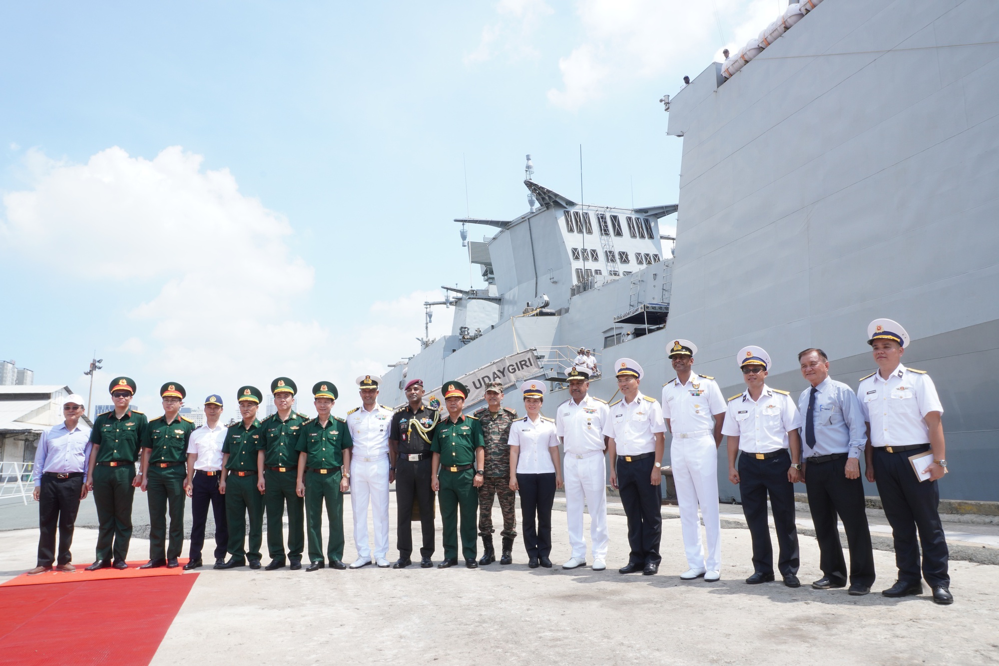 Tàu hộ vệ Ấn Độ INS Udaygiri và tàu săn ngầm INS Kavaratti thăm TPHCM - Ảnh 3. Tàu hộ vệ Ấn Độ INS Udaygiri và tàu săn ngầm INS Kavaratti thăm TPHCM - Ảnh 3.