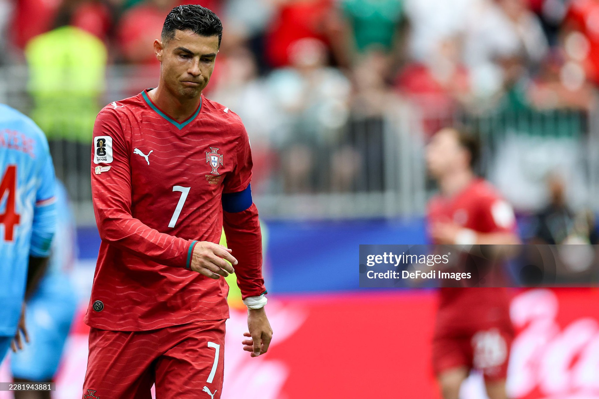Ng&ocirc;i sao tuyển Bồ Đ&agrave;o Nha: "Ch&uacute;ng t&ocirc;i kh&ocirc;ng c&oacute; nghĩa vụ phải chuyền cho Ronaldo" - Ảnh 1.