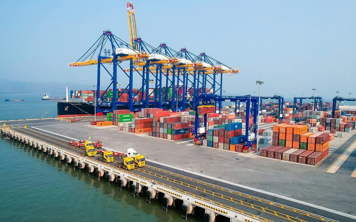 Xuất nhập khẩu nửa đầu th&aacute;ng 6 vượt 51 tỷ USD - Ảnh 1.