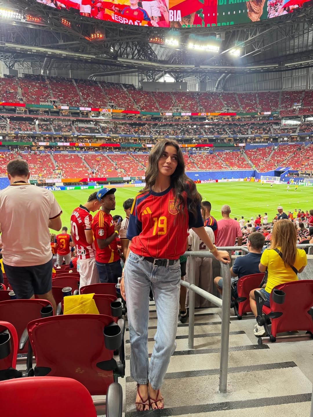 Lamine Yamal đ&aacute;p trả cực gắt fan Saudi Arabia, h&ocirc;n bạn g&aacute;i hơn tuổi ngọt ng&agrave;o sau lần đầu ti&ecirc;n ghi b&agrave;n ở World Cup - Ảnh 3.