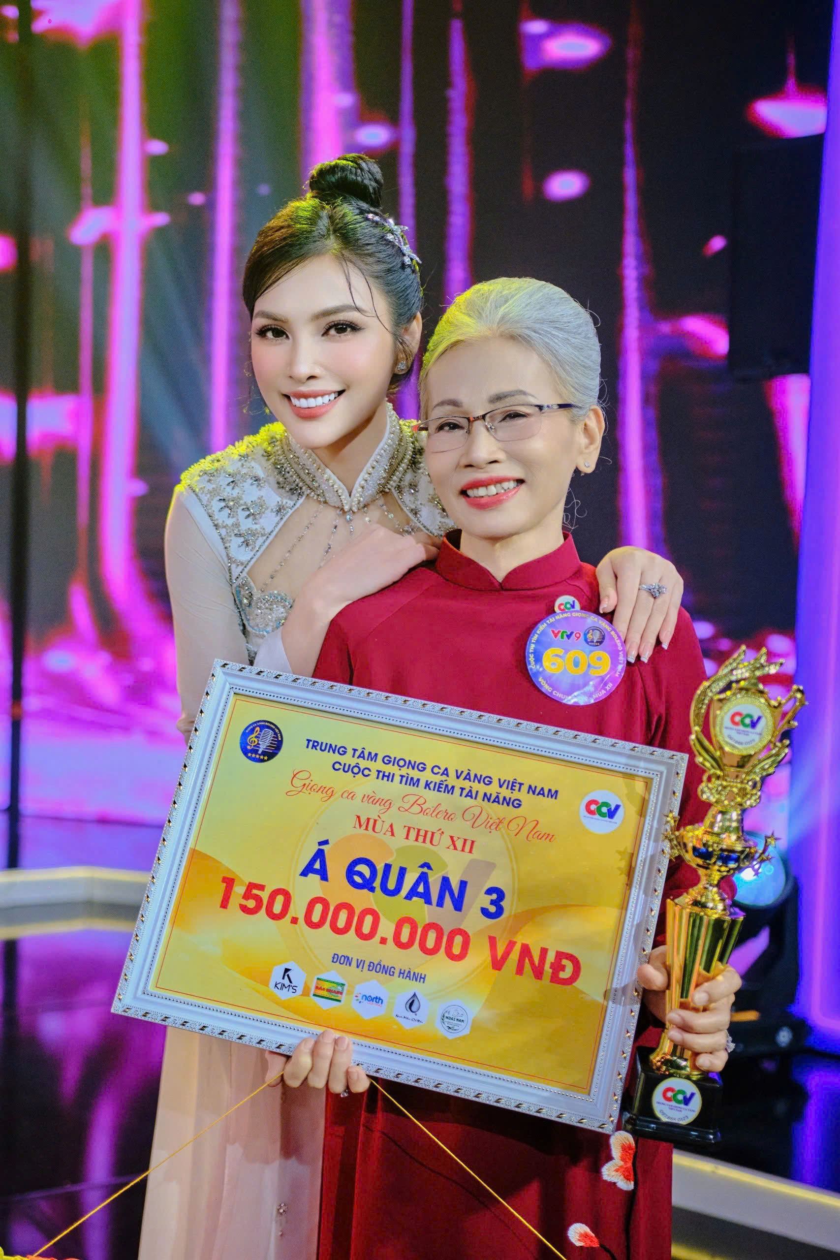 Phạm Ánh Phương giành ngôi á quân Giọng ca vàng Bolero Việt Nam 2026 ở tuổi 68 - Ảnh 5. Phạm Ánh Phương giành ngôi á quân Giọng ca vàng Bolero Việt Nam 2026 ở tuổi 68 - Ảnh 5.