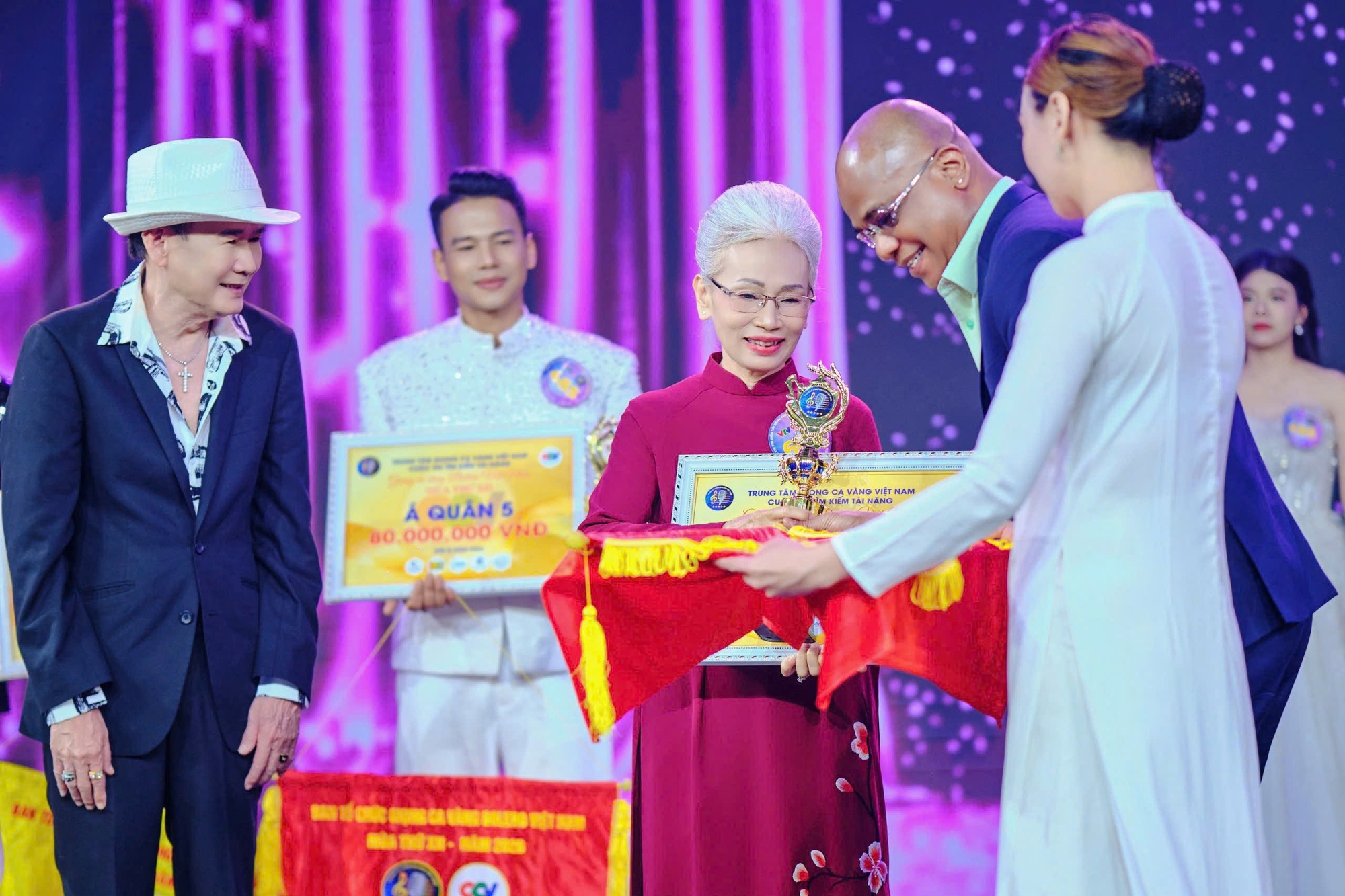 Phạm Ánh Phương giành ngôi á quân Giọng ca vàng Bolero Việt Nam 2026 ở tuổi 68 - Ảnh 1. Phạm Ánh Phương giành ngôi á quân Giọng ca vàng Bolero Việt Nam 2026 ở tuổi 68 - Ảnh 1.