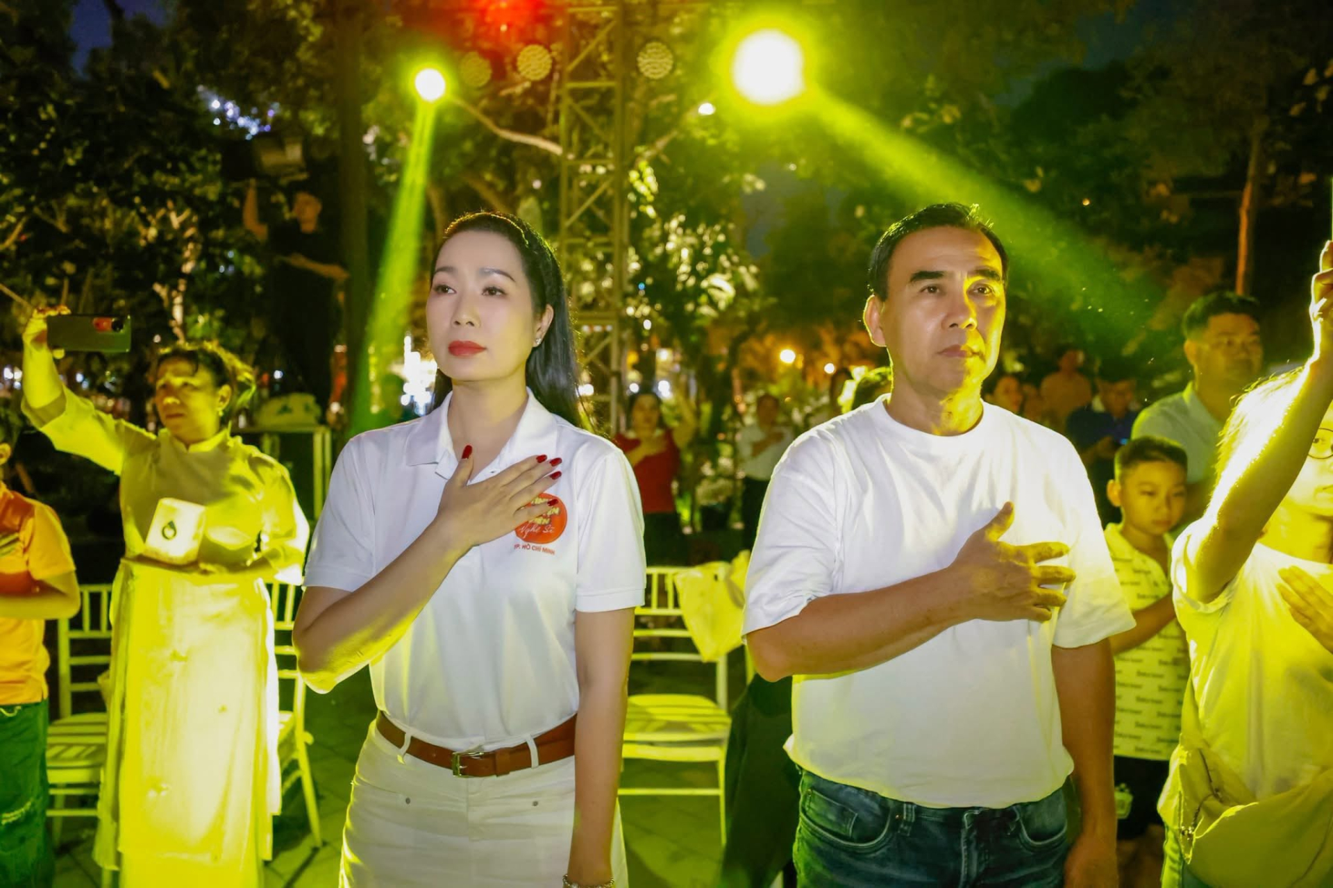 Bức h&igrave;nh x&uacute;c động của MC Quyền Linh v&agrave; người y&ecirc;u cũ - Ảnh 1.