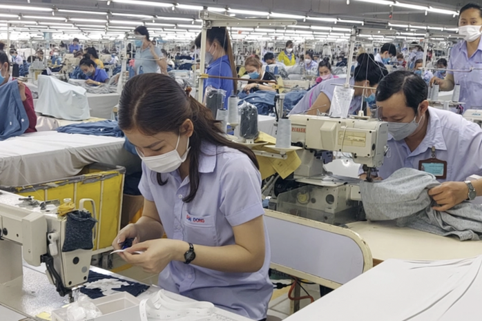 NÓNG: Công đoàn đề xuất 2 phương án tăng lương tối thiểu vùng từ ngày 1-1-2027 - Ảnh 1. NÓNG: Công đoàn đề xuất 2 phương án tăng lương tối thiểu vùng từ ngày 1-1-2027 - Ảnh 1.