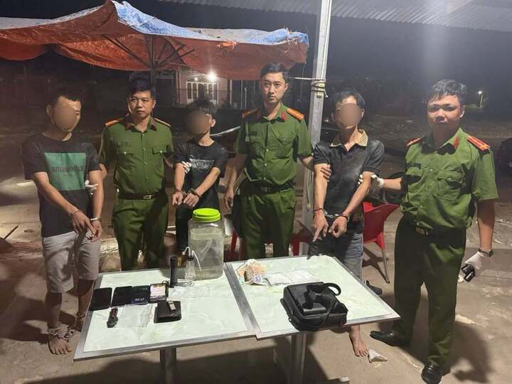 Triệt ph&aacute; đường d&acirc;y ma t&uacute;y li&ecirc;n tỉnh ở tp . Hcm: 30 Người bị bắt giữ - Ảnh 1.
