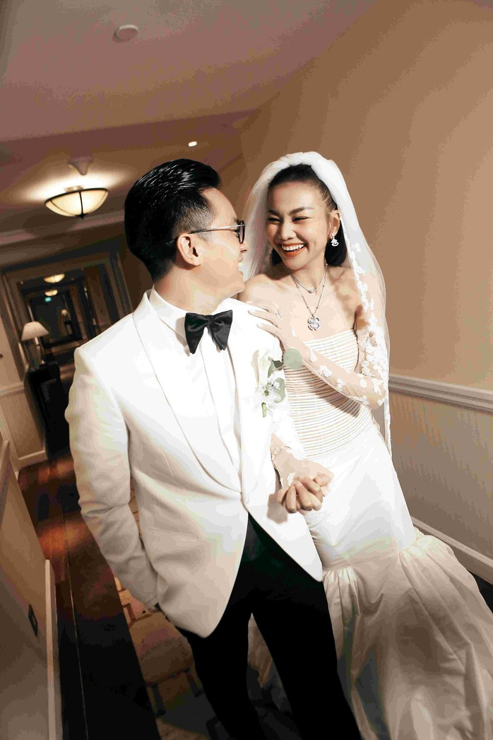 Đệ nhất vũ nữ m&agrave;n ảnh Việt đang bị cả c&otilde;i mạng ch&ecirc; bai liều m&igrave;nh đi h&aacute;t, vi&ecirc;n m&atilde;n b&ecirc;n chồng gia thế khủng- Ảnh 6.