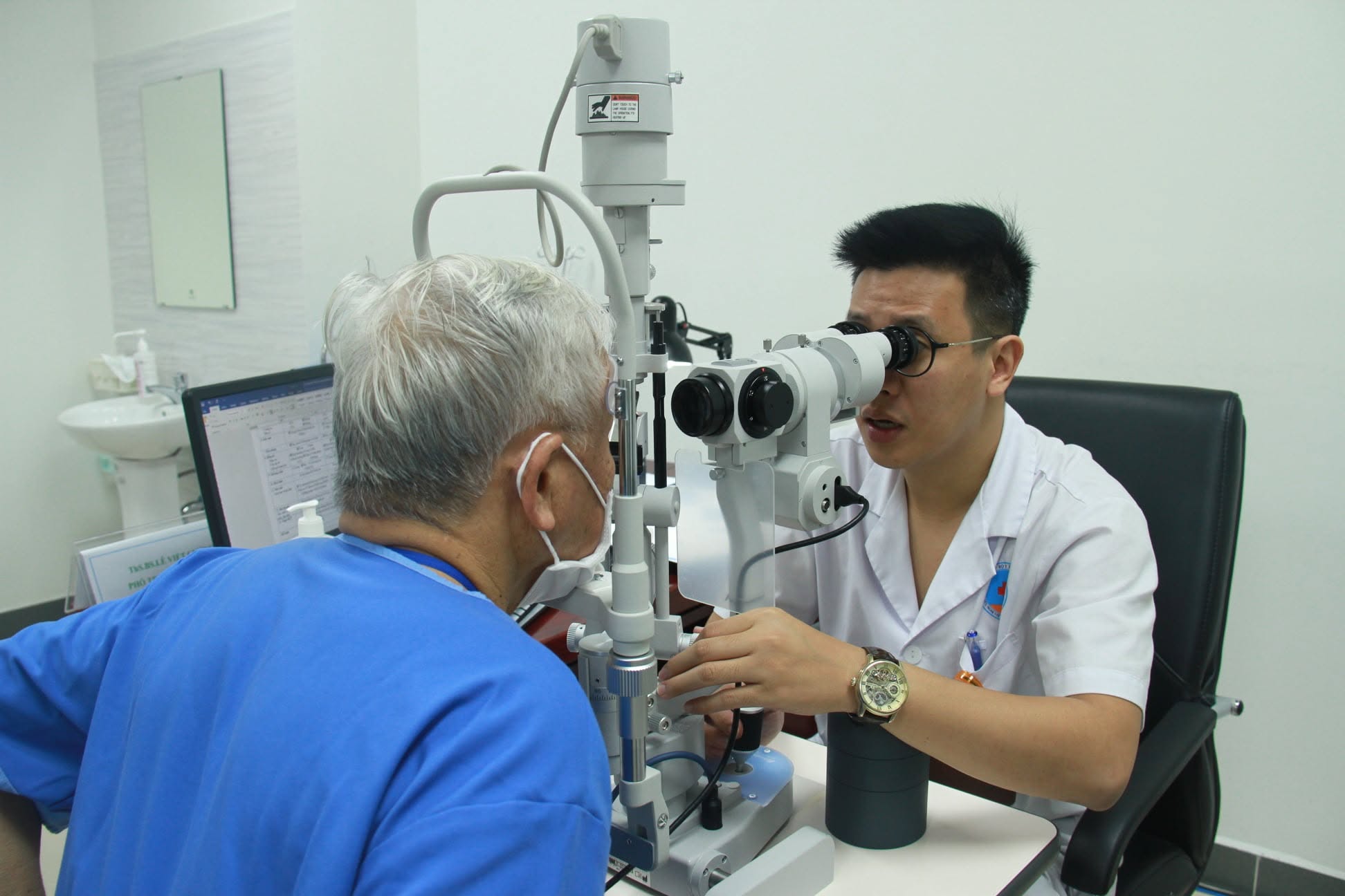 Người cao tuổi sẽ được khám sức khỏe miễn phí mỗi năm một lần - Ảnh 1.