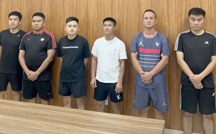 Tạm giữ 6 nghi phạm trong đường d&acirc;y c&aacute; độ b&oacute;ng đ&aacute; h&agrave;ng chục tỷ đồng ở Hải Ph&ograve;ng - Ảnh 1.