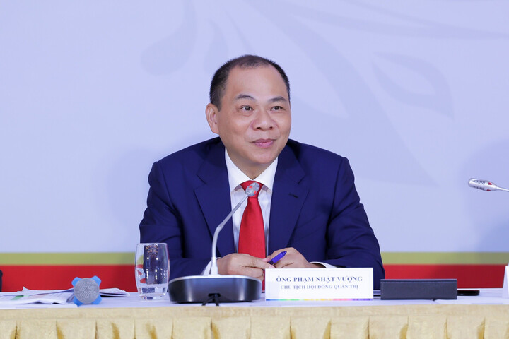 Ng&acirc;n h&agrave;ng chi 6,8 tỷ thưởng nh&acirc;n vi&ecirc;n dịp tỷ ph&uacute; Phạm Nhật Vượng l&agrave; cổ đ&ocirc;ng mới - Ảnh 1.