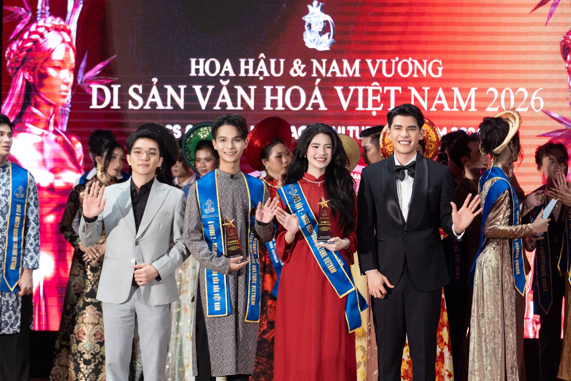 Trí Trung, Đan Tâm đăng quang Hoa hậu và Nam vương Di sản Văn hoá Việt Nam 2026 - Ảnh 3. Trí Trung, Đan Tâm đăng quang Hoa hậu và Nam vương Di sản Văn hoá Việt Nam 2026 - Ảnh 3.