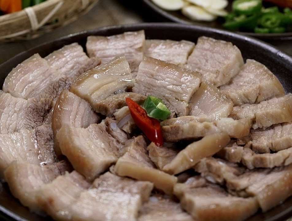Luộc thịt nên đợi nước sôi hay cho vào nước lạnh?  - Ảnh 2.