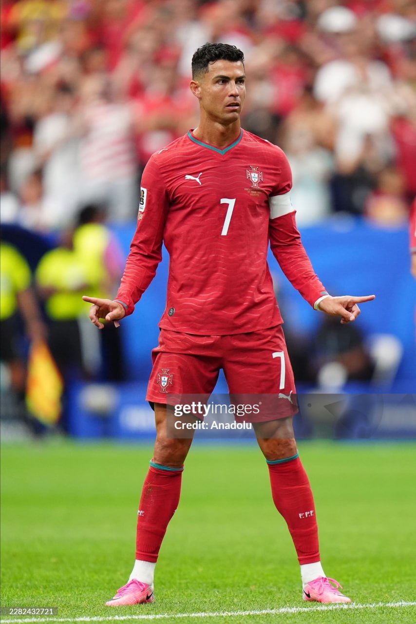 IQ vô cực! Cả thế giới bị Ronaldo lừa! - Ảnh 1.