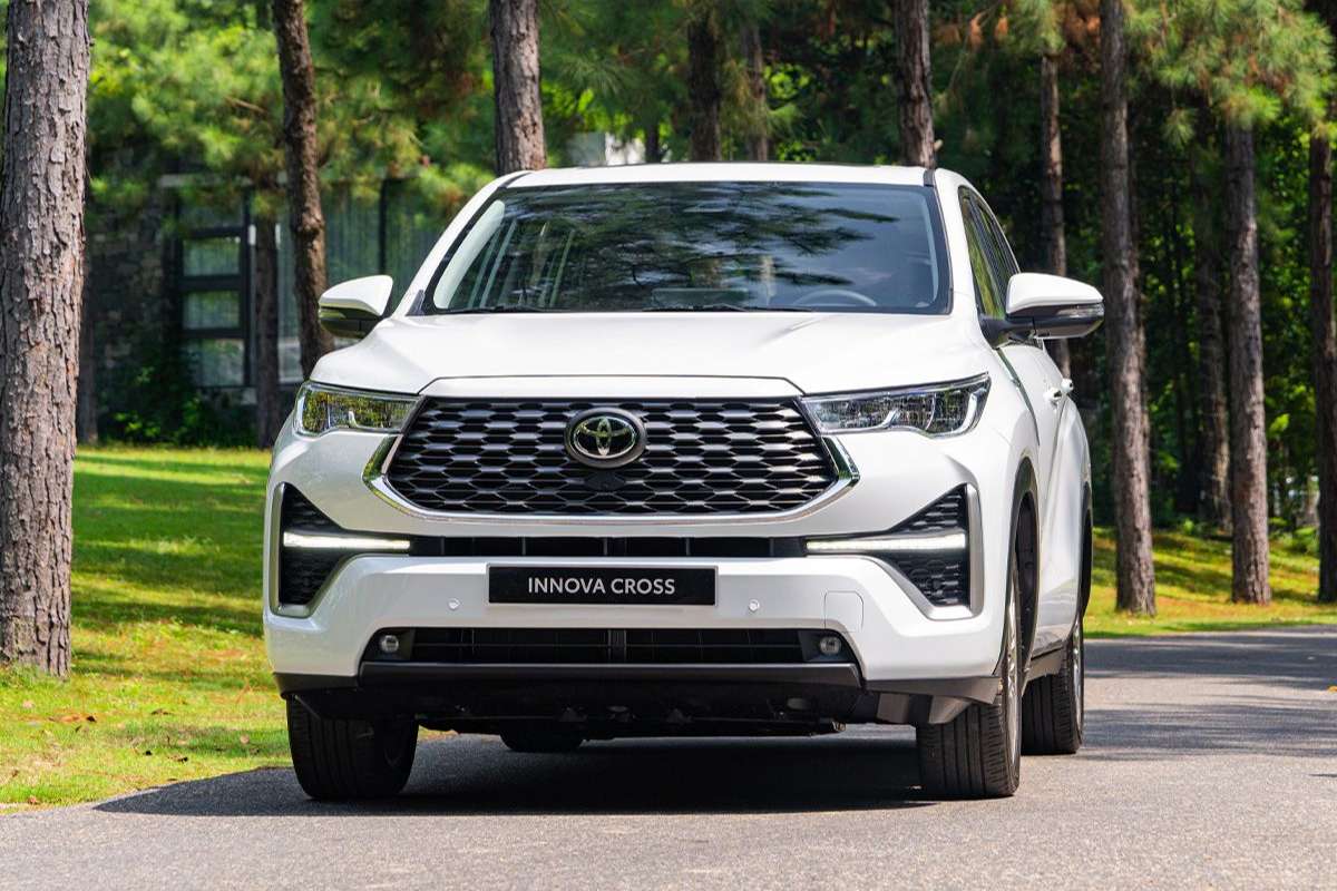 Việt Nam có đến 16 mẫu xe 7 chỗ giá dưới 1 tỷ đồng - Ảnh 3.