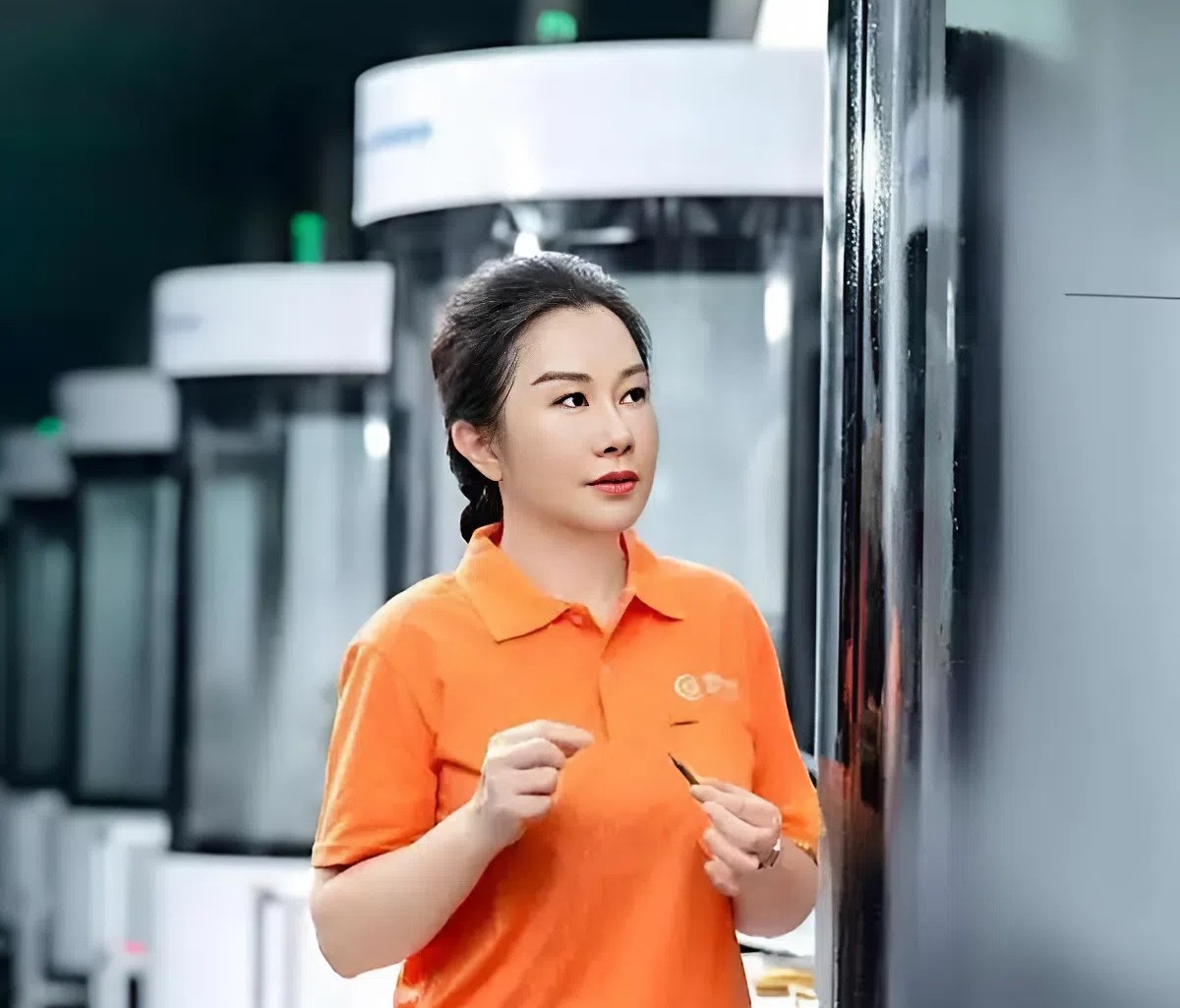 Từ c&ocirc;ng nh&acirc;n đến nữ doanh nh&acirc;n tỷ ph&uacute; nhờ sản phẩm nhỏ trong ng&agrave;nh điện tử - Ảnh 1.