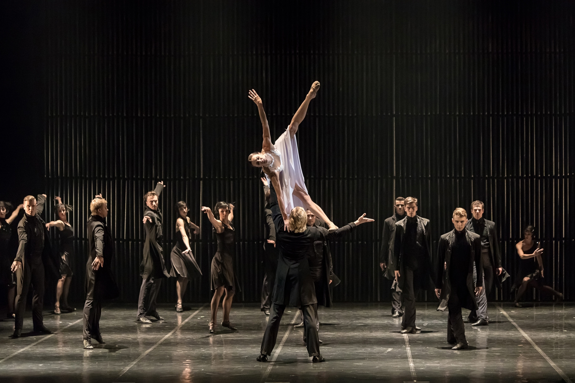 Eifman Ballet trở lại Việt Nam với kiệt t&aacute;c ballet Eugene Onegin - Ảnh 3.