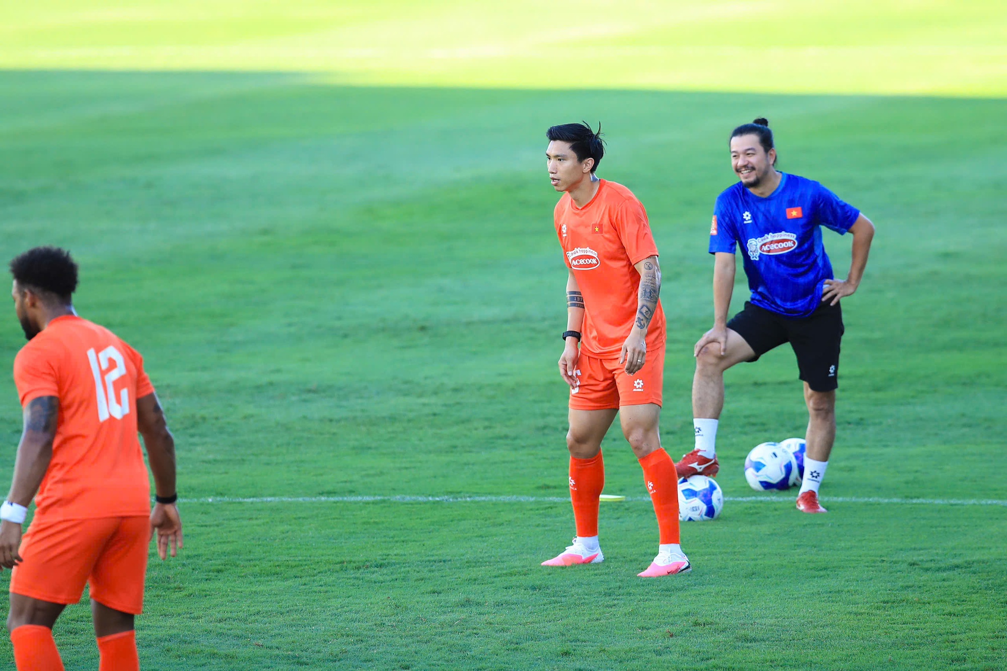 Tuyển Việt Nam tập giữa "chảo lửa" chuẩn bị cho ASEAN Cup: Đ&igrave;nh Bắc, L&acirc;m T&acirc;y, Trung Ki&ecirc;n mướt mồ h&ocirc;i visual vẫn s&aacute;ng bừng!  - Ảnh 13.