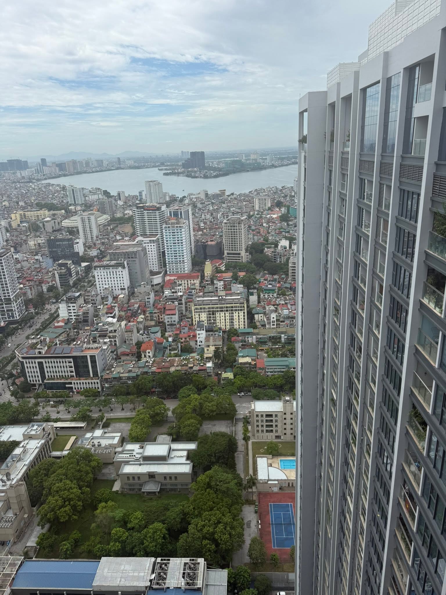 Soi thông tin về căn hộ Mai Phương Thuý tặng em gái: Sky villa rộng khoảng 400m², đặc quyền người giàu, giá nhà biến động mạnh chỉ sau 2 năm?- Ảnh 1.