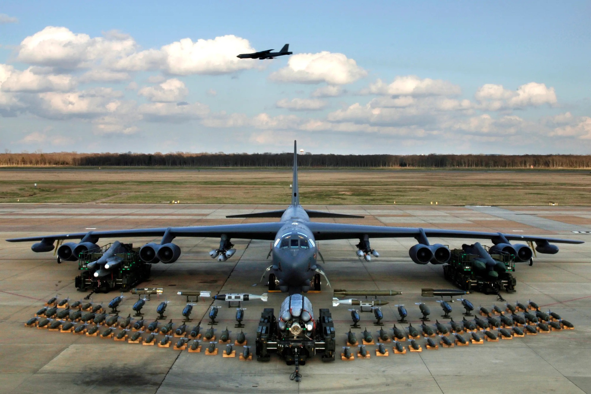 B-52 hơn 70 năm tuổi vẫn l&agrave; "xe tải t&ecirc;n lửa" lợi hại - Ảnh 2.