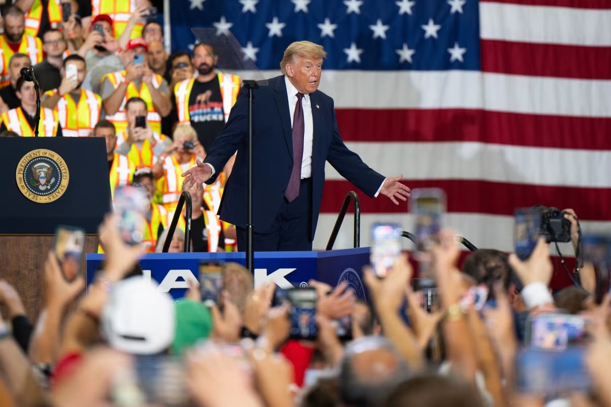 &Ocirc;ng Donald Trump giận dữ ở Điện Capitol: Nghị sĩ Mỹ bật dậy phản b&aacute;c, cuộc họp 70 ph&uacute;t th&agrave;nh m&agrave;n tranh c&atilde;i - Ảnh 1.