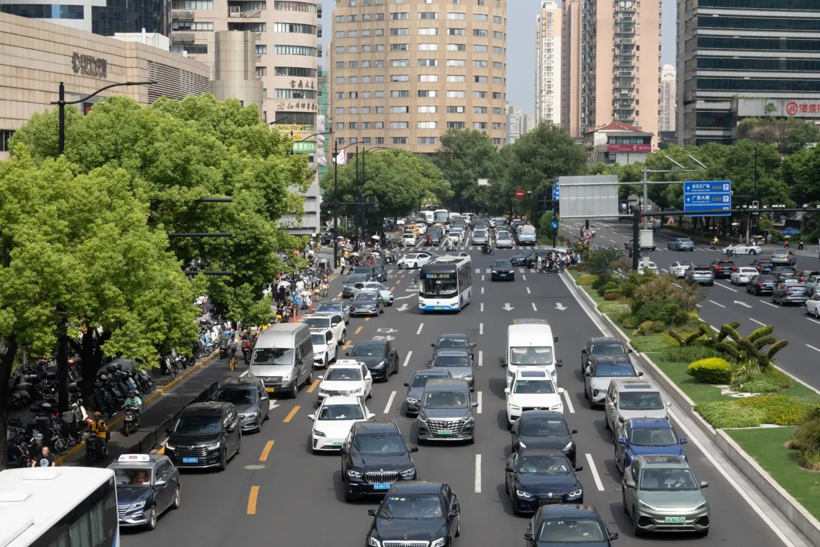 Trung Quốc đang trả gi&aacute; v&igrave; qu&aacute; th&agrave;nh c&ocirc;ng với xe điện - Ảnh 3.