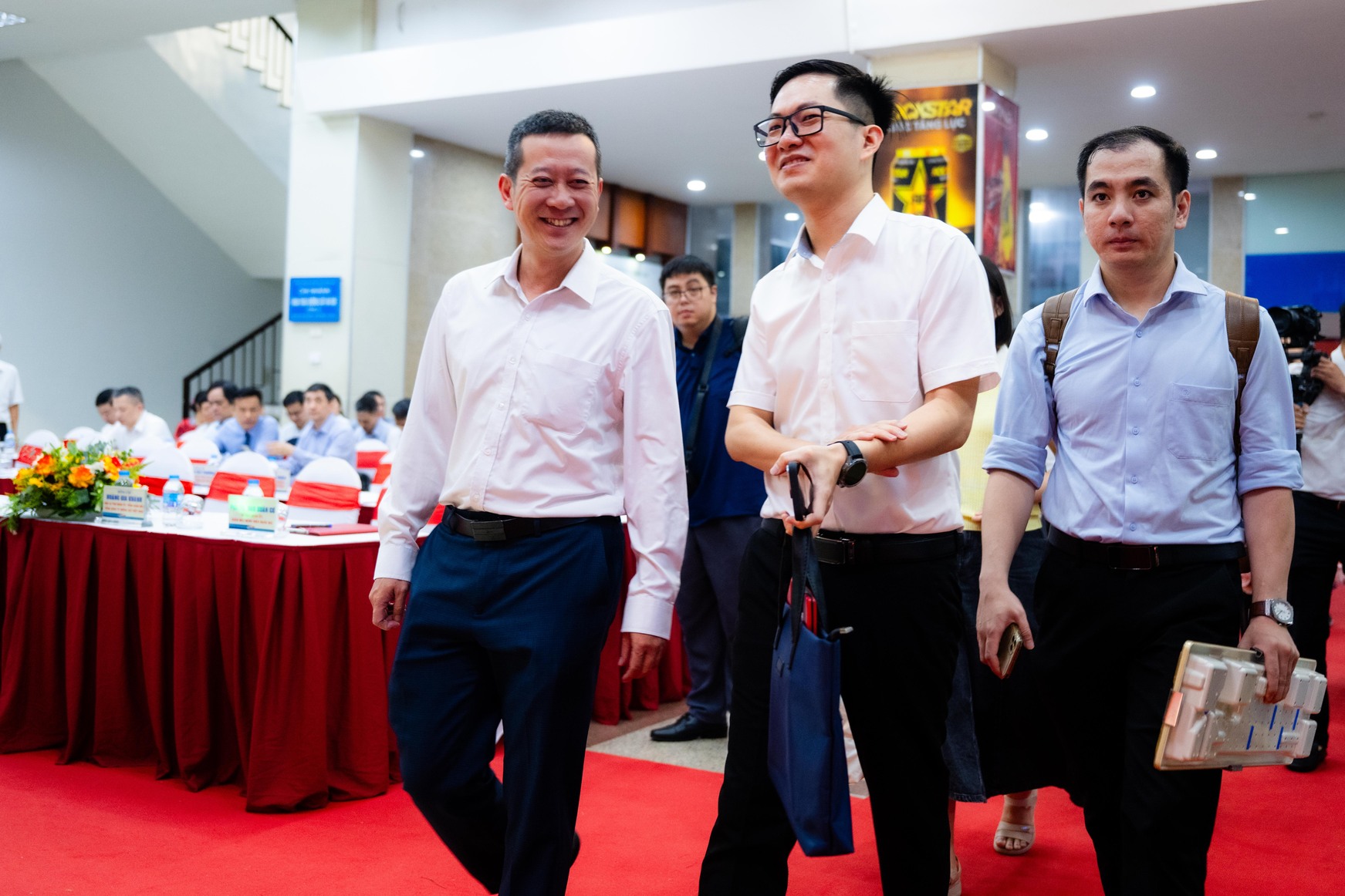 Điều đặc biệt s&aacute;ng nay: B&ecirc;n trong chuyến t&agrave;u đầu ti&ecirc;n đưa b&aacute;c sĩ Bệnh viện Bạch Mai từ H&agrave; Nội đến Ninh B&igrave;nh l&agrave;m việc - Ảnh 13.