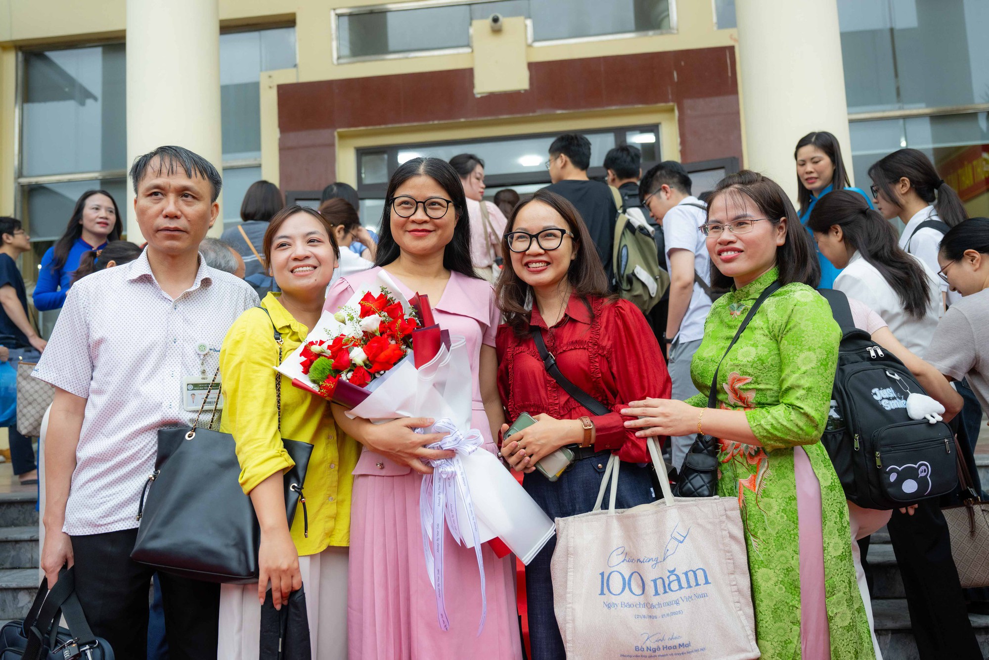 Điều đặc biệt s&aacute;ng nay: B&ecirc;n trong chuyến t&agrave;u đầu ti&ecirc;n đưa b&aacute;c sĩ Bệnh viện Bạch Mai từ H&agrave; Nội đến Ninh B&igrave;nh l&agrave;m việc - Ảnh 16.