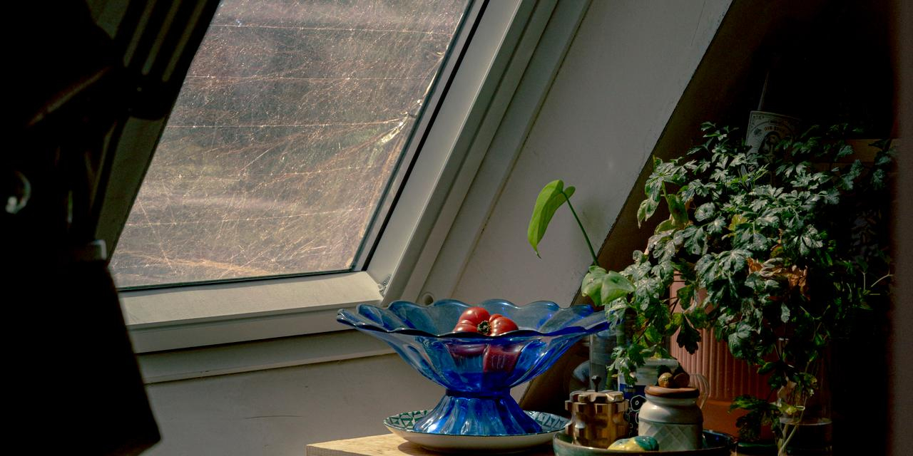 Căn hộ &aacute;p m&aacute;i tại Paris gi&aacute; thu&ecirc; 22 triệu/th&aacute;ng &ldquo;luộc ch&iacute;n&rdquo; người ở trọ - Ảnh 2.