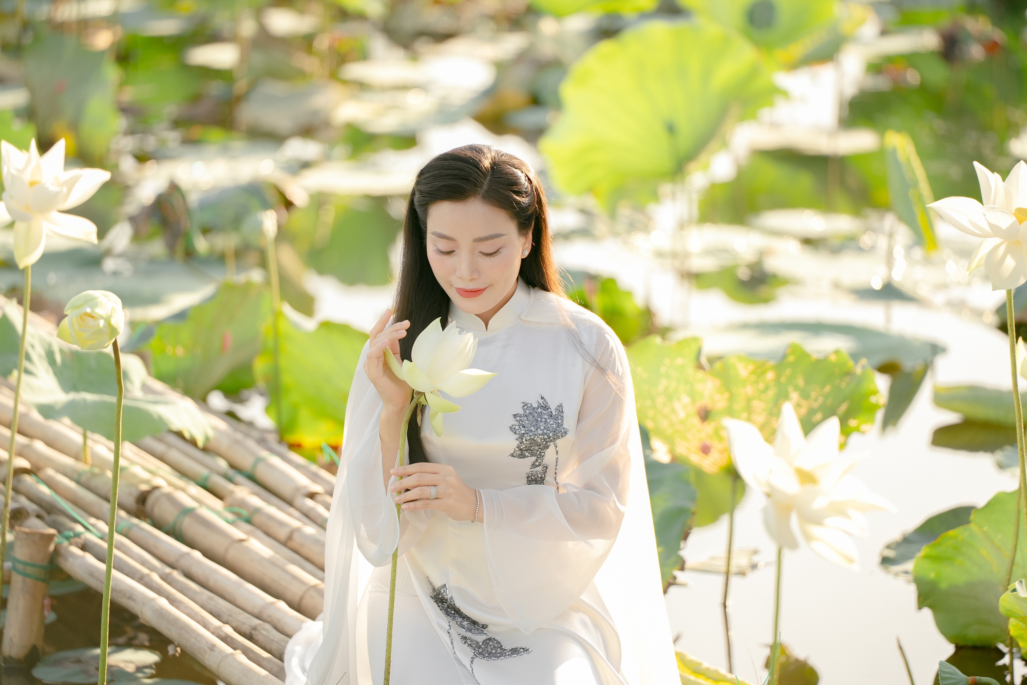 Huyền Trang Sao Mai ra mắt MV "Em l&agrave; c&ocirc; g&aacute;i Việt Nam" đ&uacute;ng sinh nhật tuổi 36 - Ảnh 2.