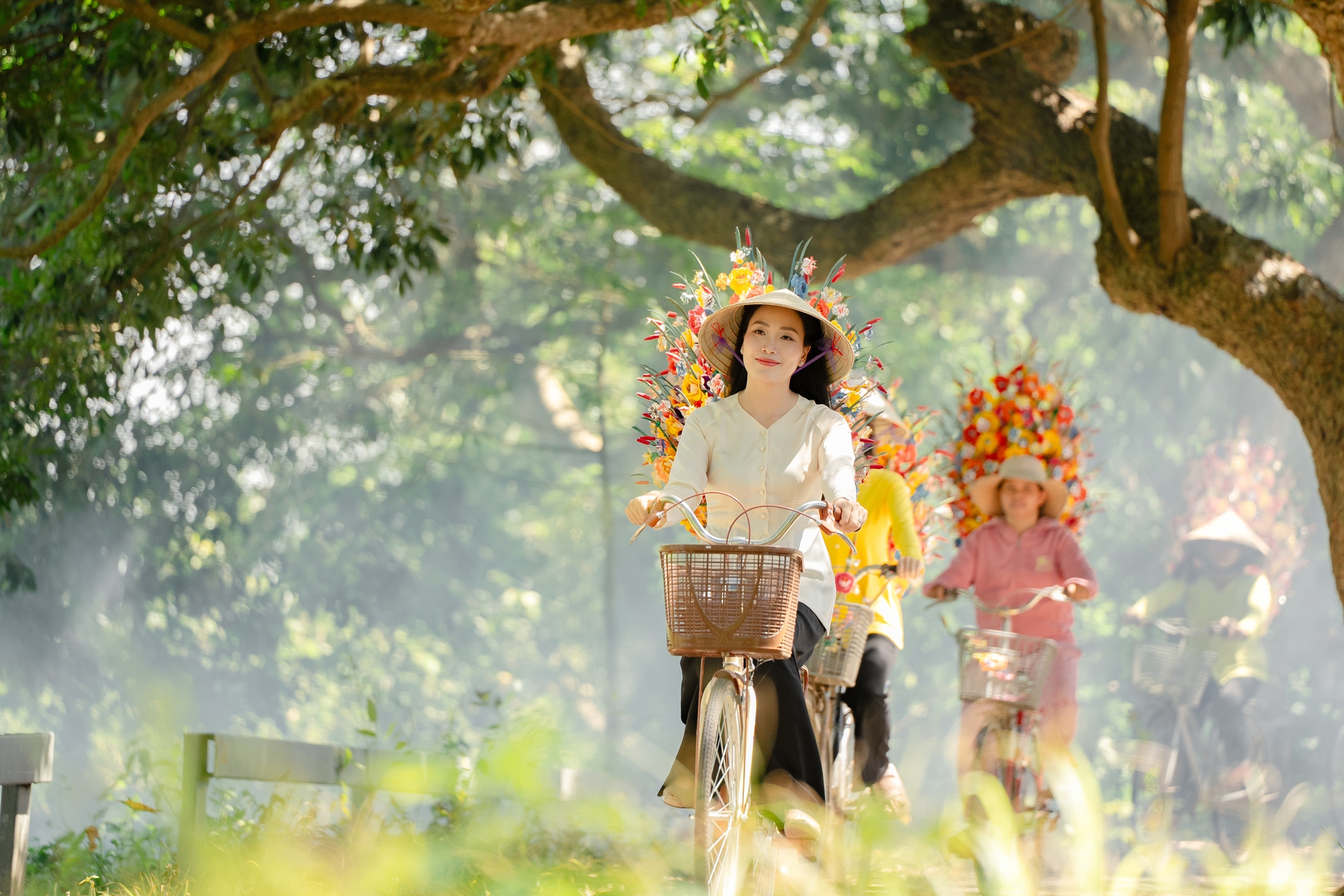 Huyền Trang Sao Mai ra mắt MV "Em l&agrave; c&ocirc; g&aacute;i Việt Nam" đ&uacute;ng sinh nhật tuổi 36 - Ảnh 5.