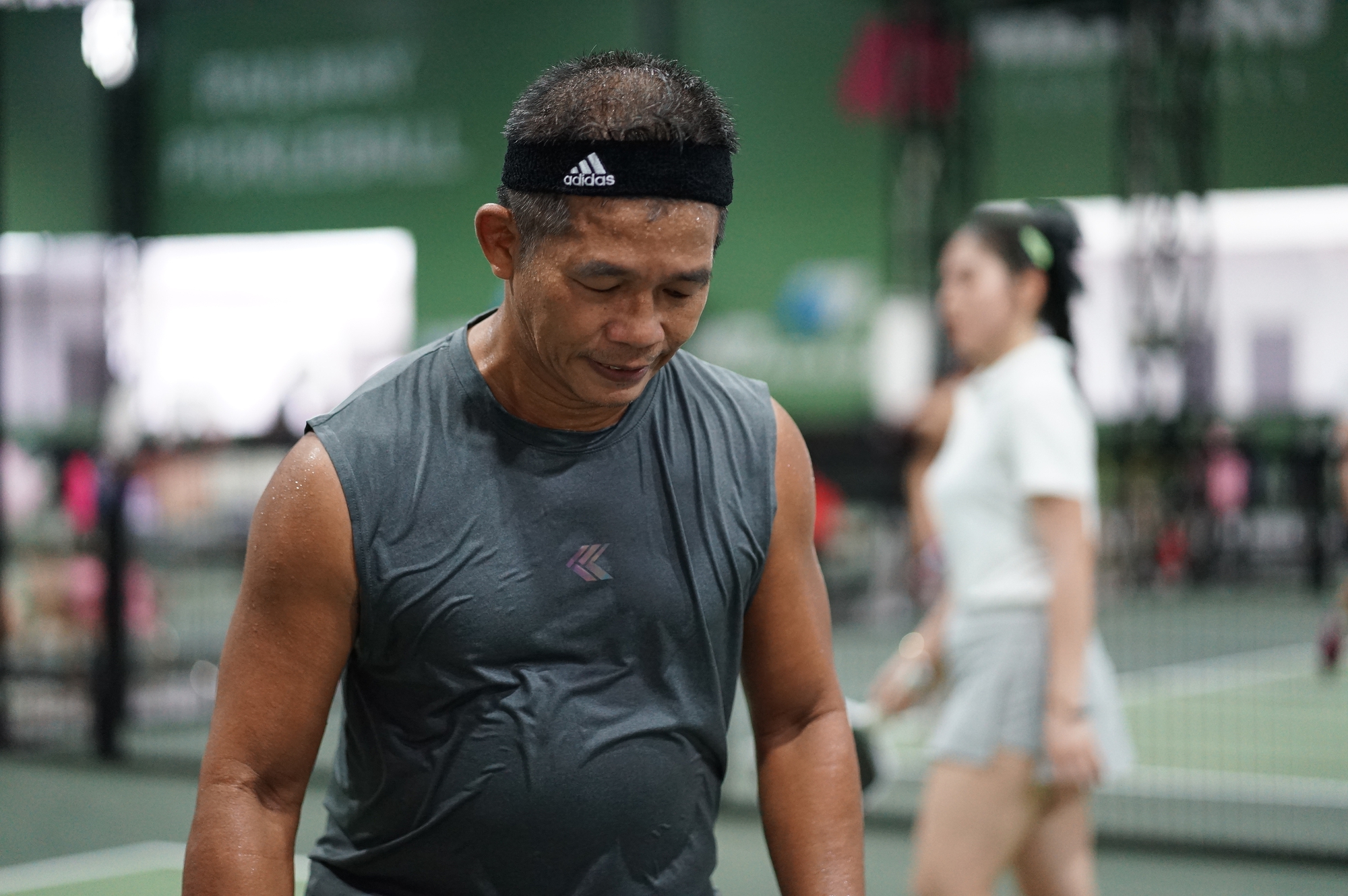S&acirc;n pickleball ở TP.HCM vẫn k&iacute;n người giữa c&aacute;i n&oacute;ng gần 40 độ C: L&agrave;m g&igrave; để kh&ocirc;ng kiệt sức tr&ecirc;n s&acirc;n? - Ảnh 9.