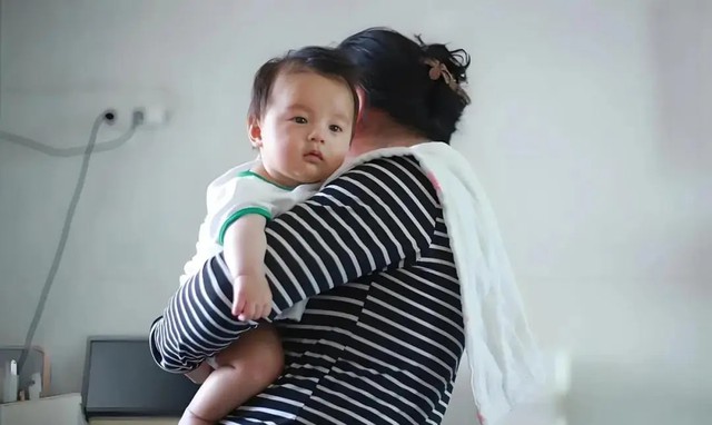 V&igrave; sao ng&agrave;y c&agrave;ng nhiều gia đ&igrave;nh chọn b&agrave; ngọai chăm ch&aacute;u? - Ảnh 1.