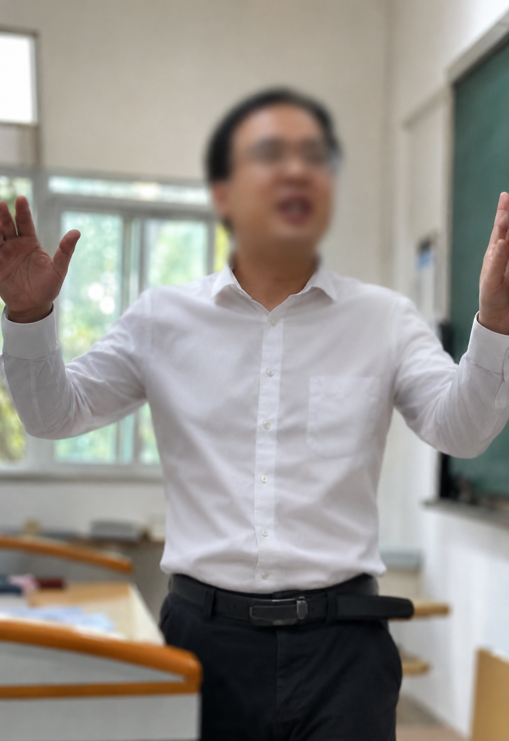 Giảng vi&ecirc;n bị tố can thiệp tuyển sinh thạc sĩ g&acirc;y x&ocirc;n xao dư luận - Ảnh 1.
