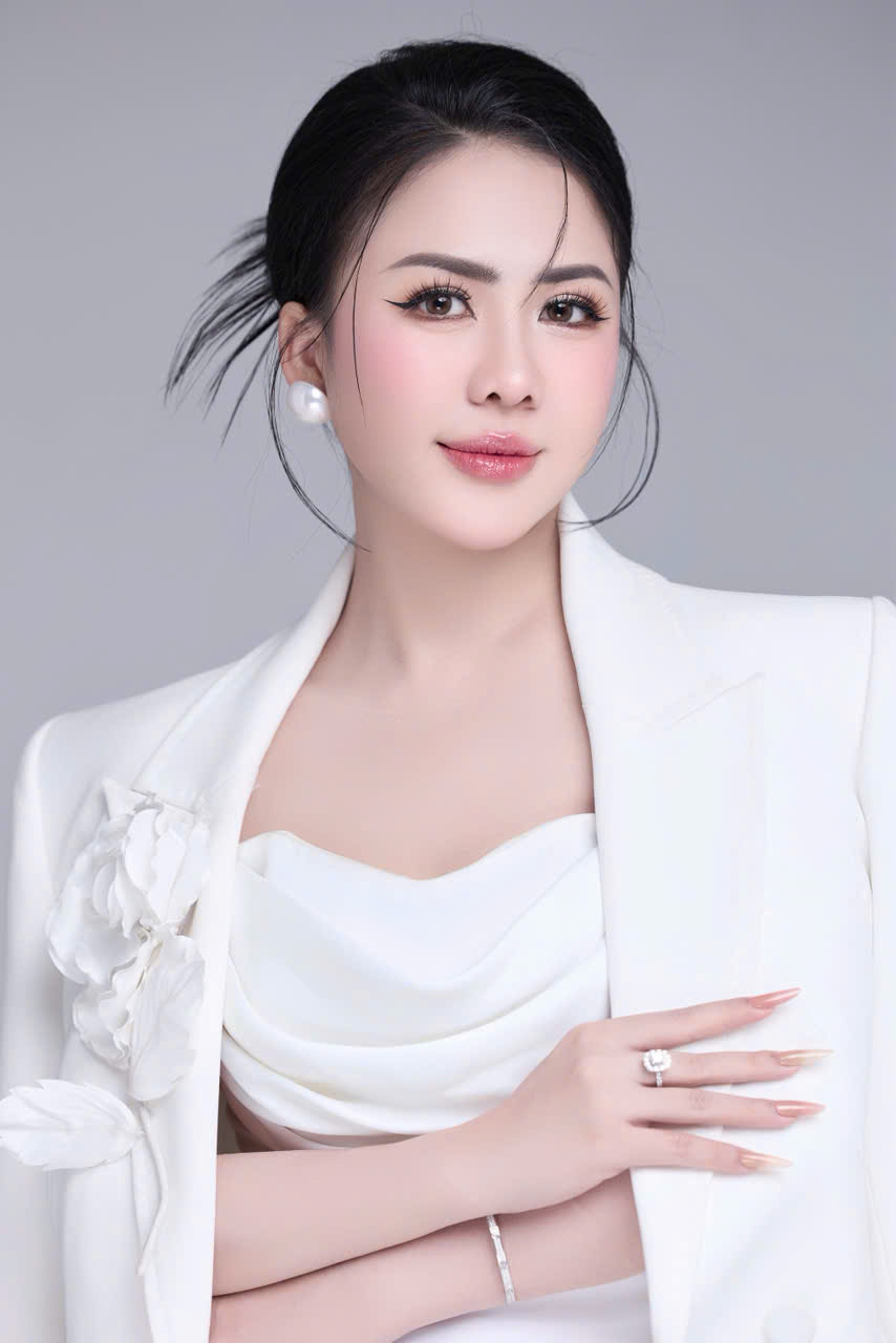 CEO Đỗ Th&uacute;y Hằng: Đỉnh cao của phụ nữ hiện đại l&agrave; l&agrave;m việc bằng đam m&ecirc; v&agrave; sống bằng hạnh ph&uacute;c - Ảnh 4.