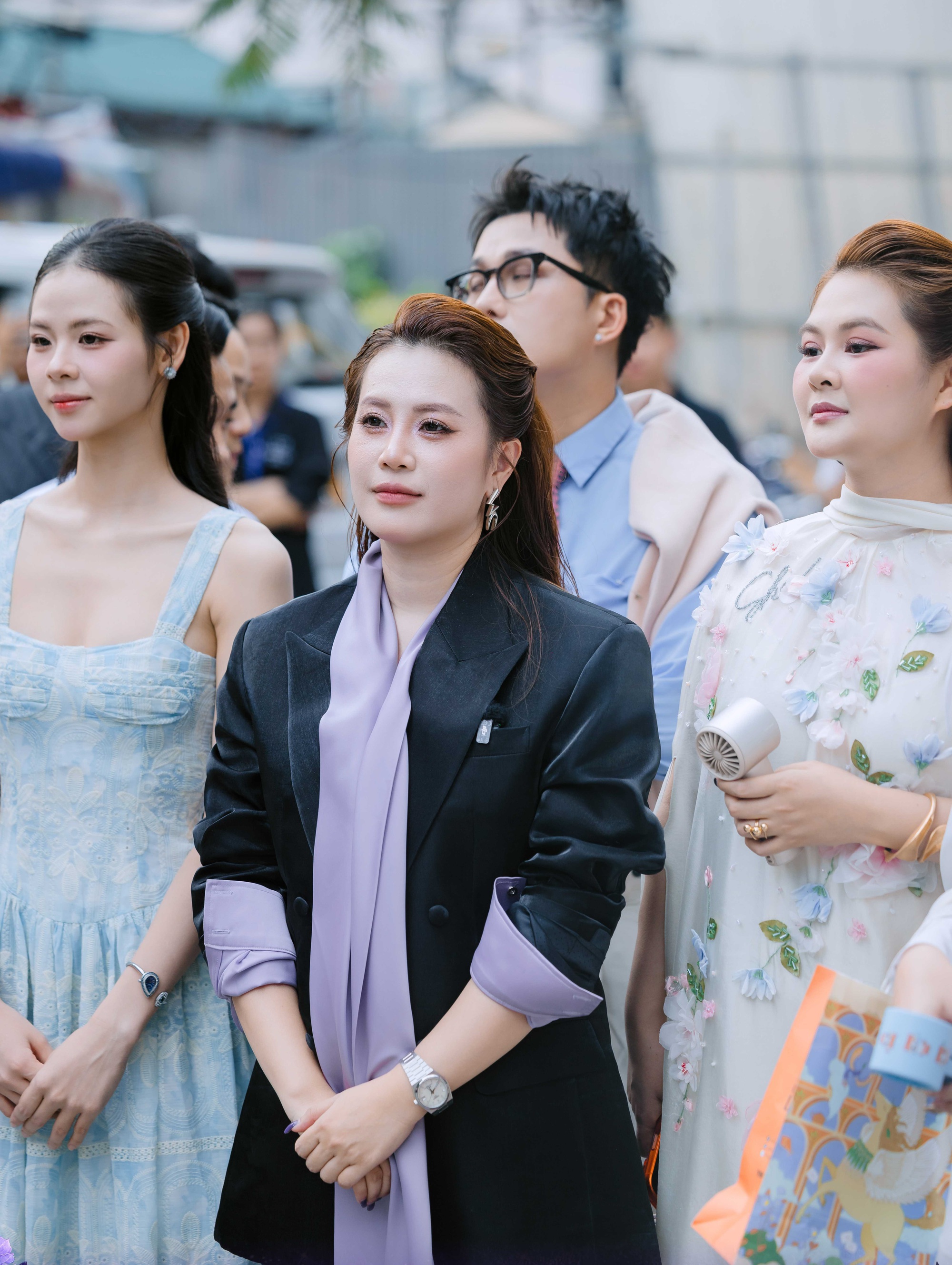 Nhan sắc đời thực g&acirc;y ch&uacute; &yacute; của diễn vi&ecirc;n C&ugrave; Thị Tr&agrave;, &aacute; hậu Hạnh Nguy&ecirc;n - Ảnh 6.