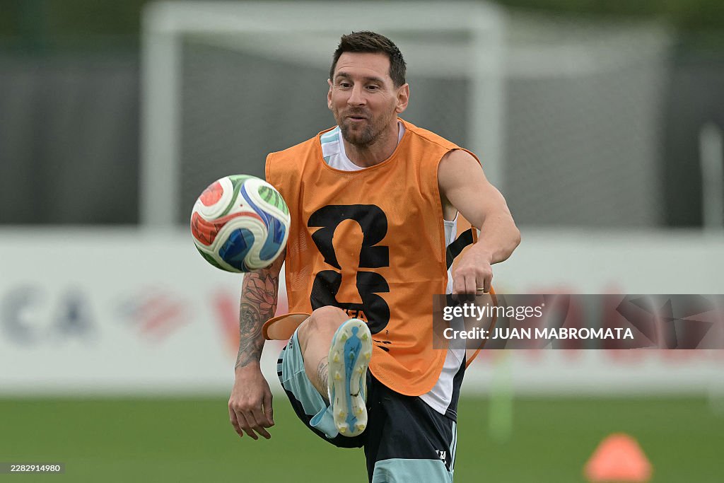 Ronaldo tiếp tục "săn b&agrave;n thắng", Messi l&ecirc;n ghế dự bị - Ảnh 1.