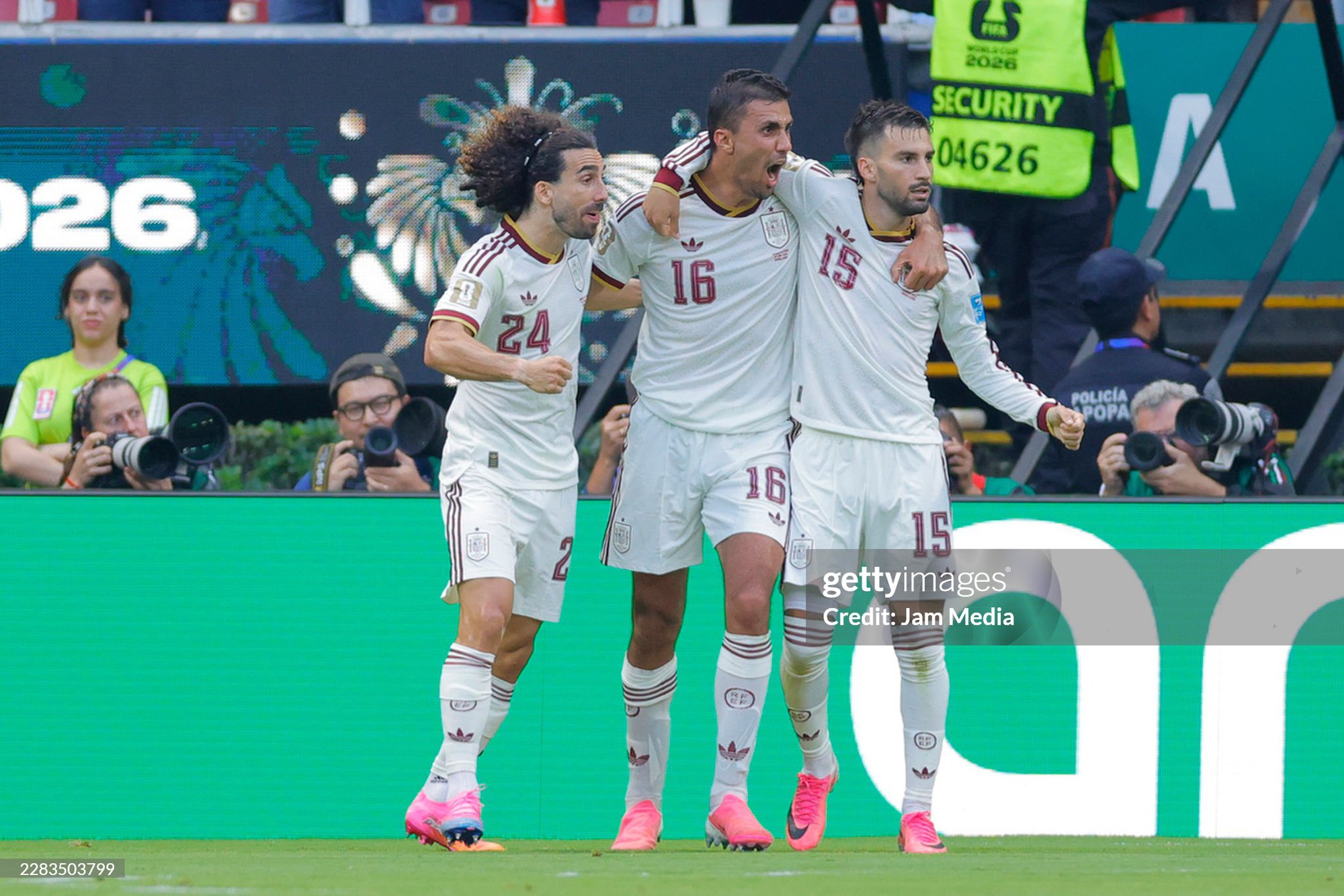 &ldquo;Vỡ vụn&rdquo; từ b&ecirc;n trong, đội tuyển 2 lần v&ocirc; địch World Cup dừng bước &ecirc; chề ngay từ v&ograve;ng bảng  - Ảnh 1.