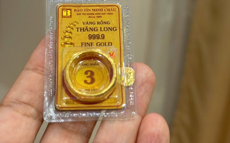 T&ocirc;i giữ v&agrave;ng suốt 10 năm, nhưng đến l&uacute;c cần tiền lại kh&ocirc;ng muốn b&aacute;n- Ảnh 1.
