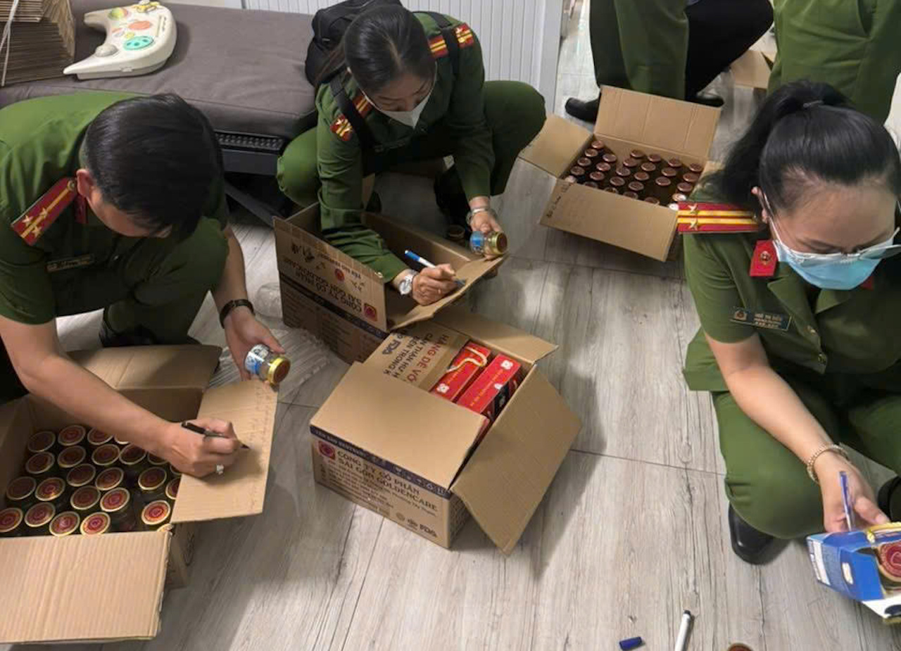 H&agrave;ng triệu sản phẩm nước yến giả bị ni&ecirc;m phong tại Vĩnh Long năm 2026 - Ảnh 7.