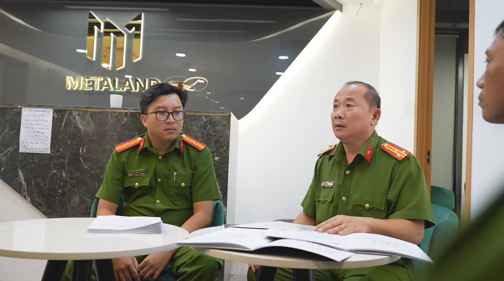 Vụ bắt cổ đ&ocirc;ng, gi&aacute;m đốc, kế to&aacute;n c&ocirc;ng ty Metaland: Truy ra nhiều nh&acirc;n vi&ecirc;n đ&atilde; nghỉ việc, chuyển chỗ ở - Ảnh 2.