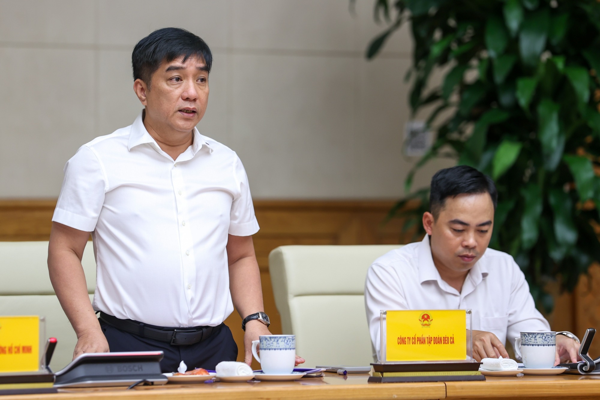 Chủ tịch Đ&egrave;o Cả: Nhiều doanh nghiệp trong nước đủ năng lực nhưng vẫn phải 'mượn' hồ sơ của đối t&aacute;c nước ngo&agrave;i để tham gia c&aacute;c dự &aacute;n lớn - Ảnh 1.