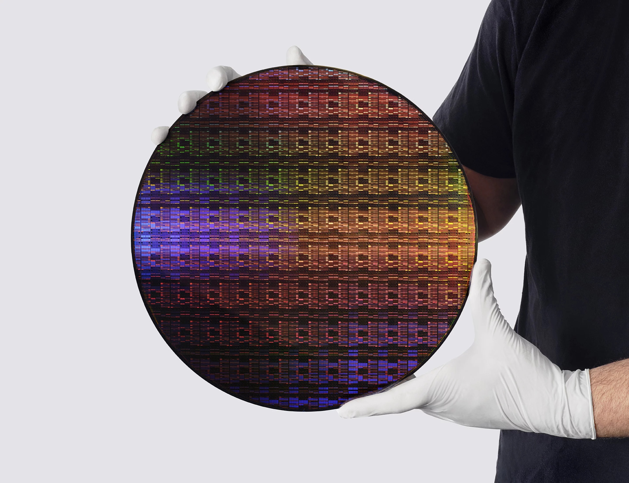 Định h&igrave;nh lại c&aacute;n c&acirc;n b&aacute;n dẫn to&agrave;n cầu: IBM chế tạo th&agrave;nh c&ocirc;ng chip dưới 1 nm, nhồi nh&eacute;t 100 tỷ b&oacute;ng b&aacute;n dẫn bằng m&oacute;ng tay - Ảnh 3.