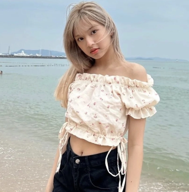 Kh&ocirc;ng nhận ra "vi&ecirc;n ngọc qu&yacute;" của showbiz: Nhan sắc thăng hạng body bốc lửa, n&oacute;i 17 tuổi kh&ocirc;ng ai tin- Ảnh 9.