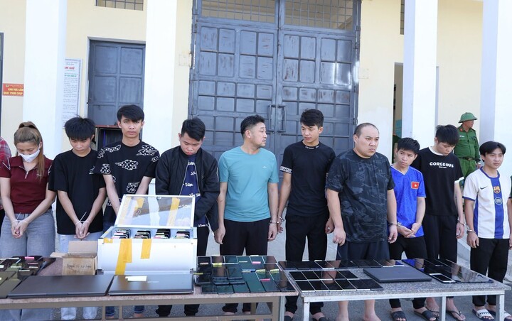 Triệt ph&aacute; đường d&acirc;y đ&aacute;nh bạc xuy&ecirc;n quốc gia giao dịch hơn 1 . 000 Tỷ đồng - Ảnh 4.