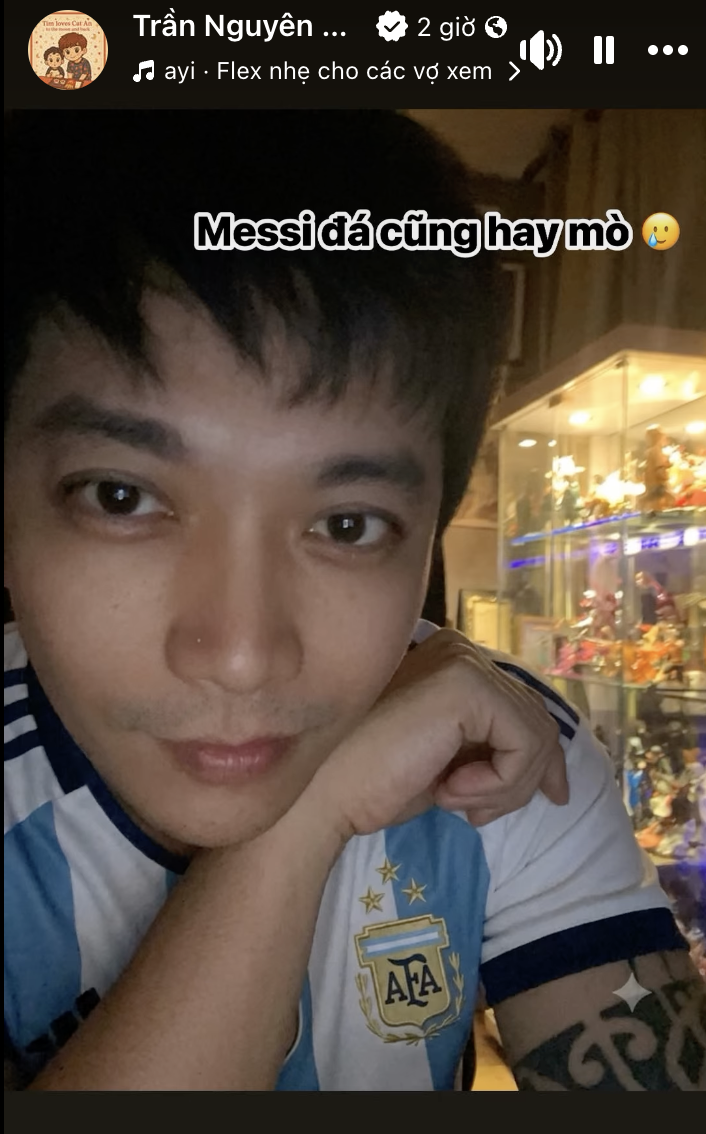Ca sĩ Tim tiếp tục "đổ th&ecirc;m dầu v&agrave;o lửa", đăng ảnh AI về Messi giữa t&acirc;m b&atilde;o chỉ tr&iacute;ch- Ảnh 2.
